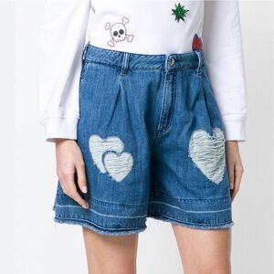 Love Moschino wide leg denim heart patch shorts, size US 6